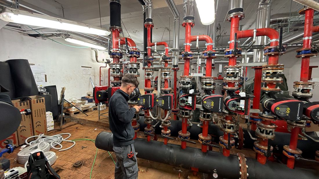 Collettore idronico con pompe di circolazione Grundfos
