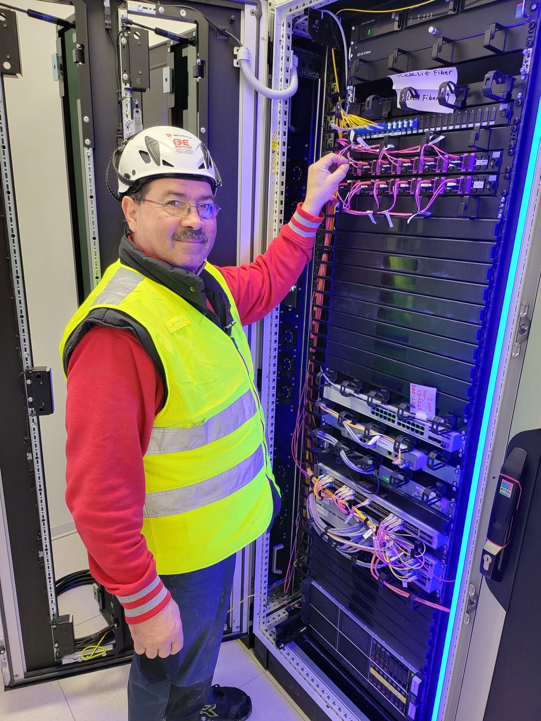 Rack di rete con permutatori in fibra ottica